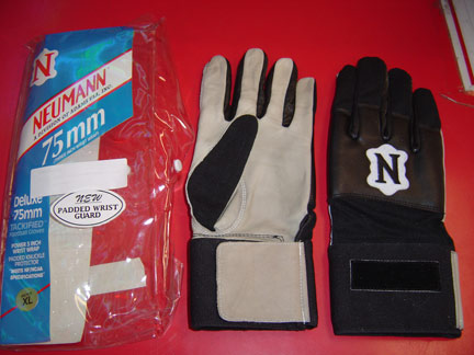 And a picture of... the gloves...